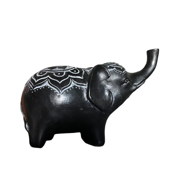 Small Carved Elephant Sculpture - Picture 2 of 9